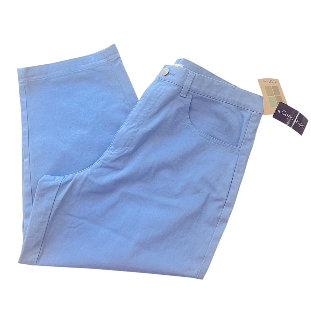 Light Blue High Waisted Stretch Capri Pants with Pockets by Crossroads.  Size=12
